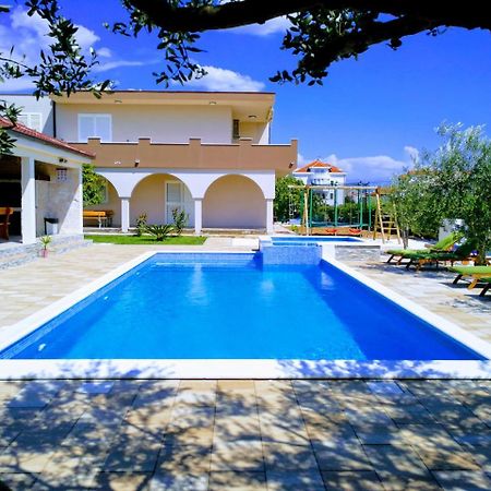 Apartment House Kastela With Heated Pool & Jacuzzi Esterno foto