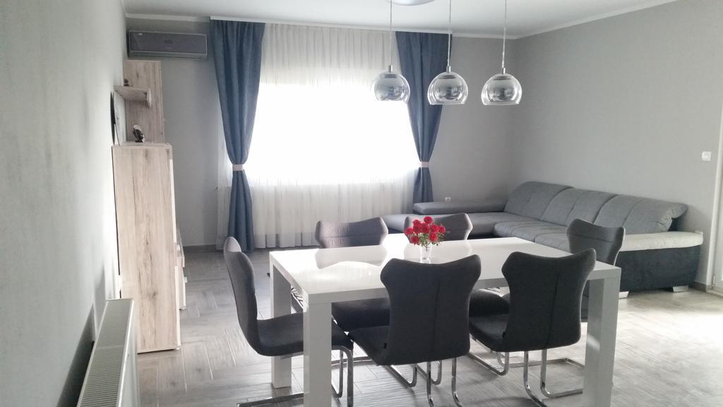 Apartment House Kastela With Heated Pool & Jacuzzi Esterno foto