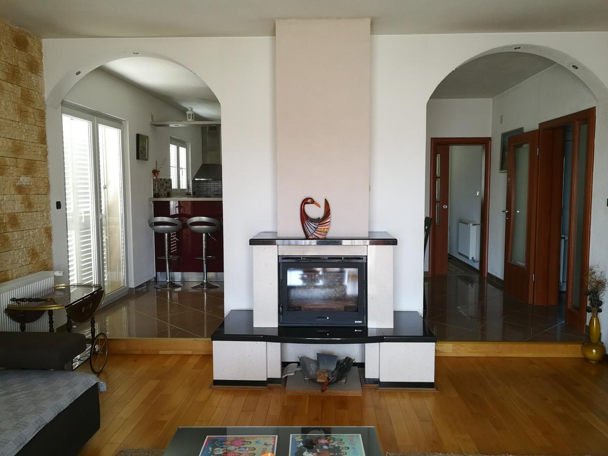 Apartment House Kastela With Heated Pool & Jacuzzi Esterno foto