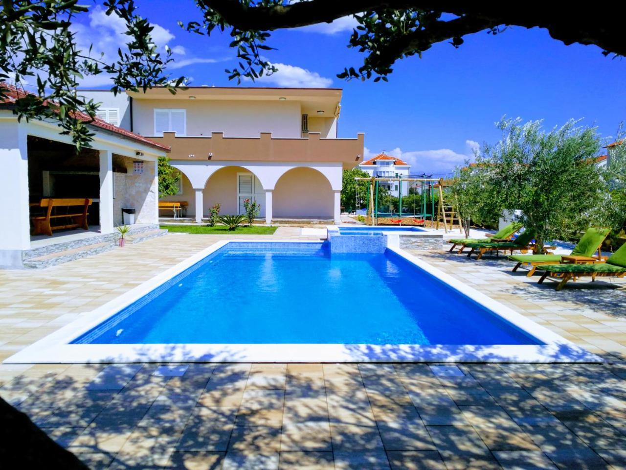 Apartment House Kastela With Heated Pool & Jacuzzi Esterno foto