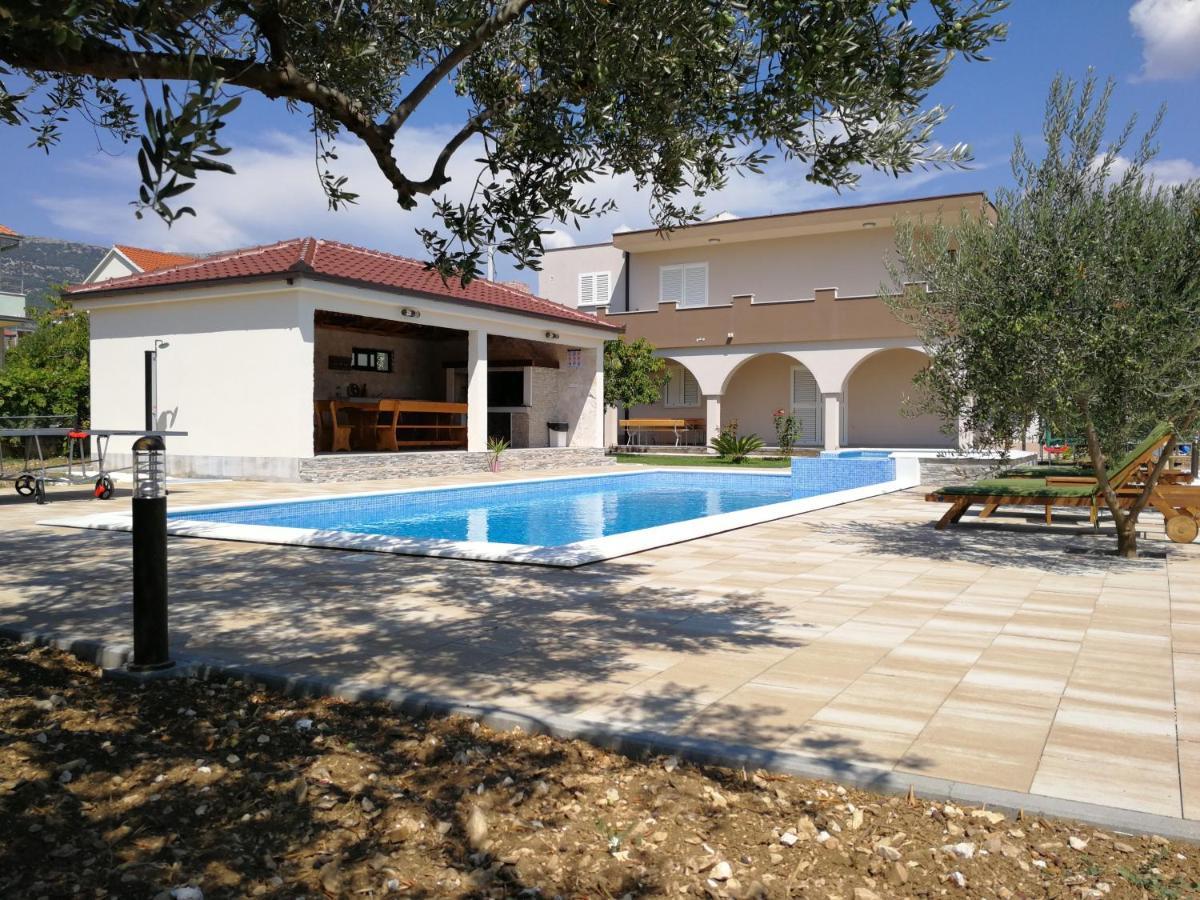 Apartment House Kastela With Heated Pool & Jacuzzi Esterno foto
